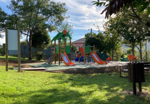 Rematada a instalación do parque infantil do CEIP O Marbán logo dun investimento de 30.000 euros